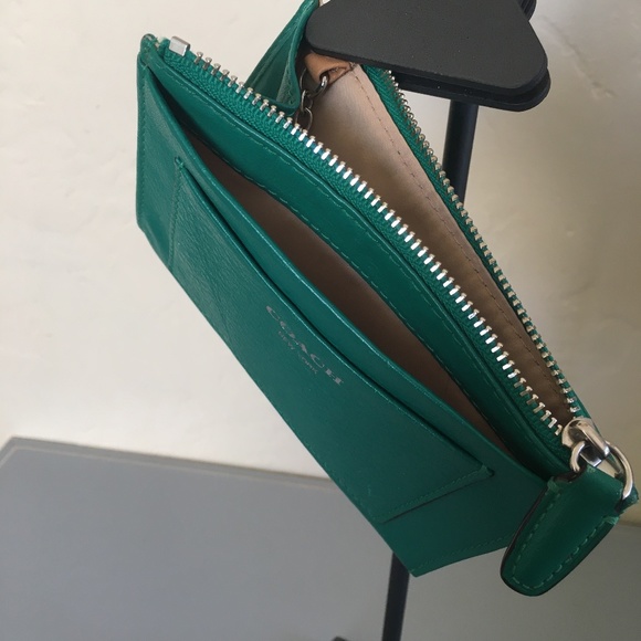 COACH Large Leather Card Case with Key Ring - Picture 5 of 6